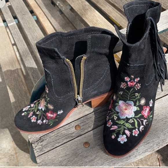 Boots - Picture 2 of 6